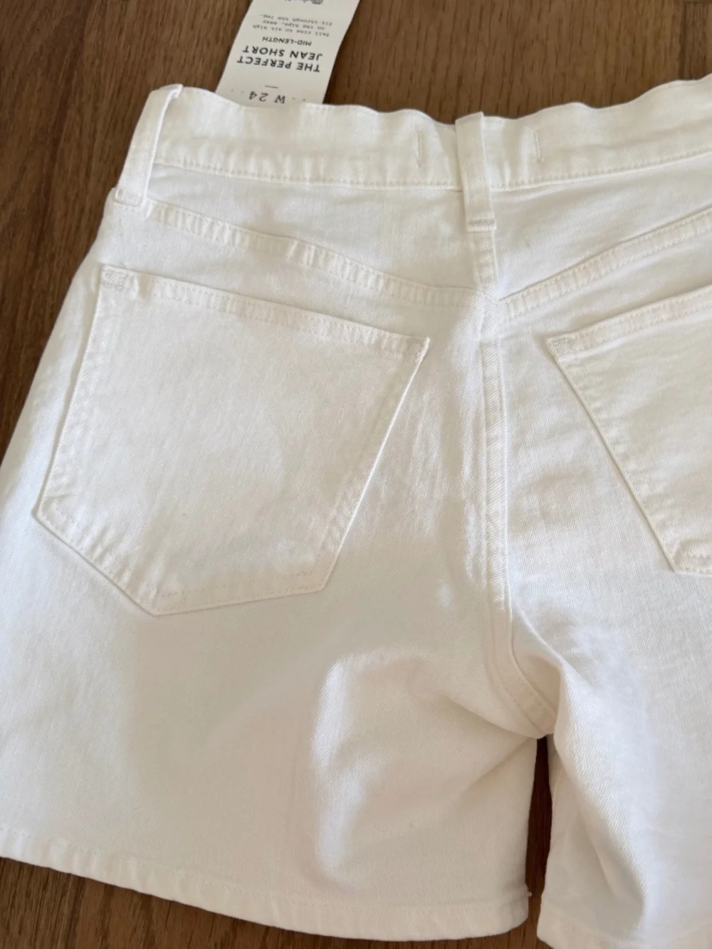NWT - Madewell The Perfect Vintage Mid-Length Jean Short - Tile White - Size 24